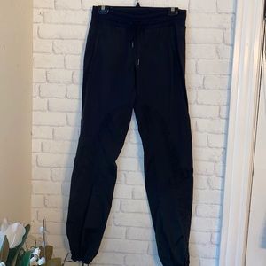 Lululemon Black Ruffle Pants Size 4 Studio ?
